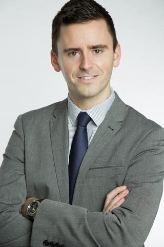 Dr. Péter Németh 